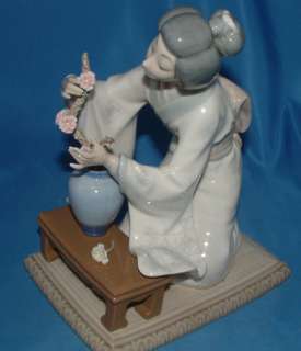 Lladro # 4840   Oriental Girl, Mint with Box  