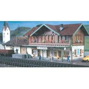   NIKLAUS STATION   POLA N SCALE MODEL TRAIN BUILDINGS 200 Toys & Games