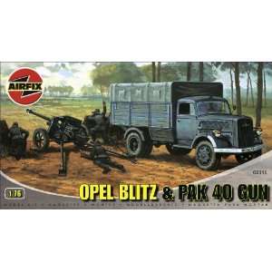   Blitz and Pak 40 Military Vehicles Classic Kit Series 2 Toys & Games