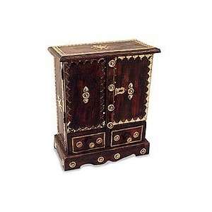  Chest of Drawers, Souvenir