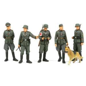  Tamiya 1/35 WWII German Field Military Police Set (5 w/Dog 