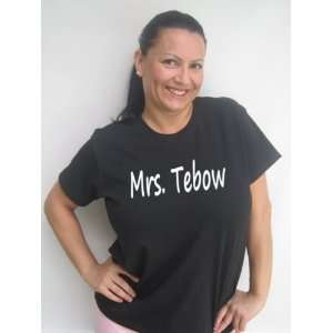  Womens Mrs. Tebow Forest Green T Shirt Size Medium Sports 