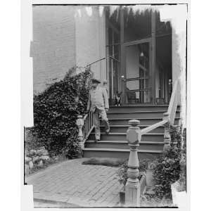   Dewey,Admiral (civilian) on steps of house,Wash. D.C.