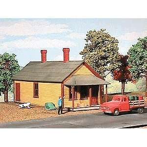   Model Builders O Scale One Story Section House Laser Kit Toys & Games