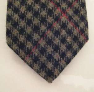 saks 5th ave new 100 % cashmere tie in tan black with red