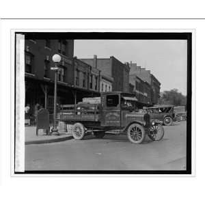  Historic Print (L) Ford Motor Co.