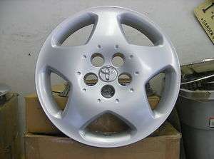 2003 2004 TOYOTA COROLLA HUBCAP WHEELCOVER OEM NEW  