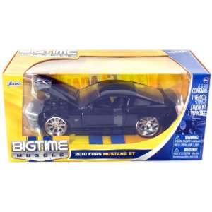  2010 Ford Mustang GT 124 Scale (Black/Gold Stripes) Toys 