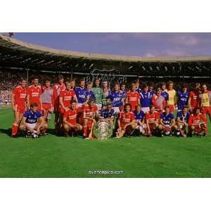  Everton and Liverpool teams share the 1986 Charity Shield 