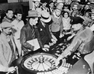 LAS VEGAS ROULETTE WHEEL GAMBLING PHOTO 1935 CASINOS DICE TEXAS HOLD 