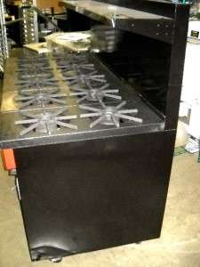  ovens below, model 320, natural gas. Each oven comes with 1 rack 