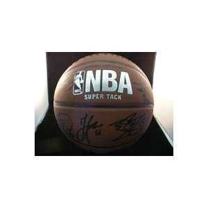   2010 11) Autographed Ball   Autographed Basketballs