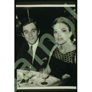  1963 Anthony Newley and Joan Collins in restaurant