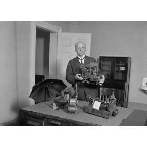  1925 photo Thomas E. Robertson, Com. Of Patents with old 