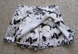 Womens CACHE Black & White Floral Skirt/ Skorts Size 4  