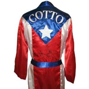   Signed Puerto Rico Boxing Robe   Autographed Boxing Robes and Trunks