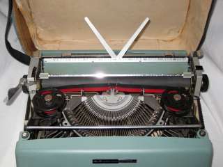 Vtg OLIVETTI Underwood LETTERA 32 Typewriter Portable  