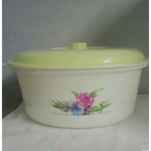  Decorative Plastic 3 Qt. Serving Bowl with Yellow Lid 